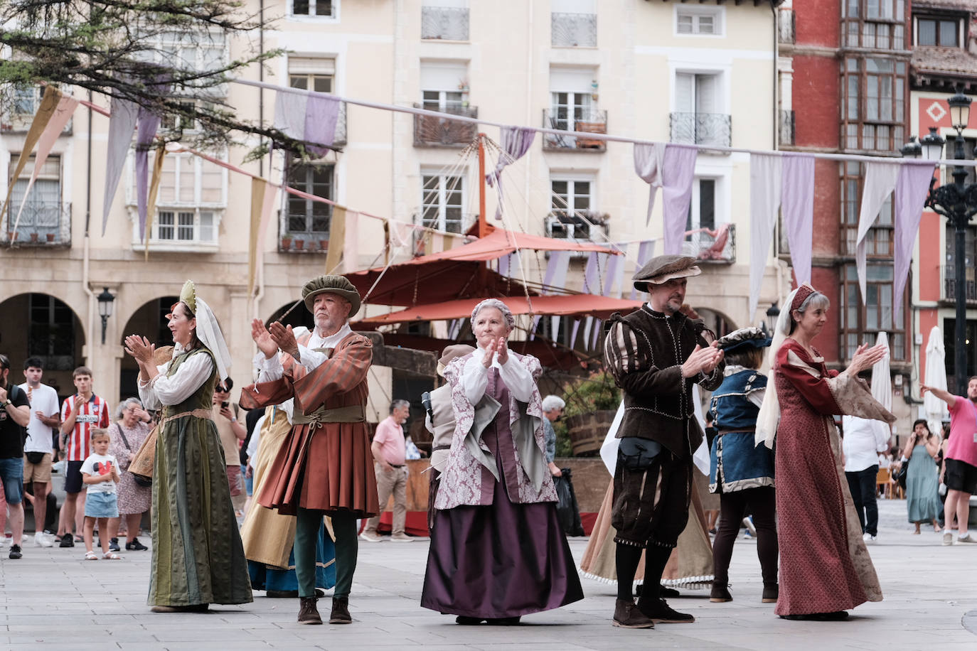 Pregón infantil y bailes renancentistas