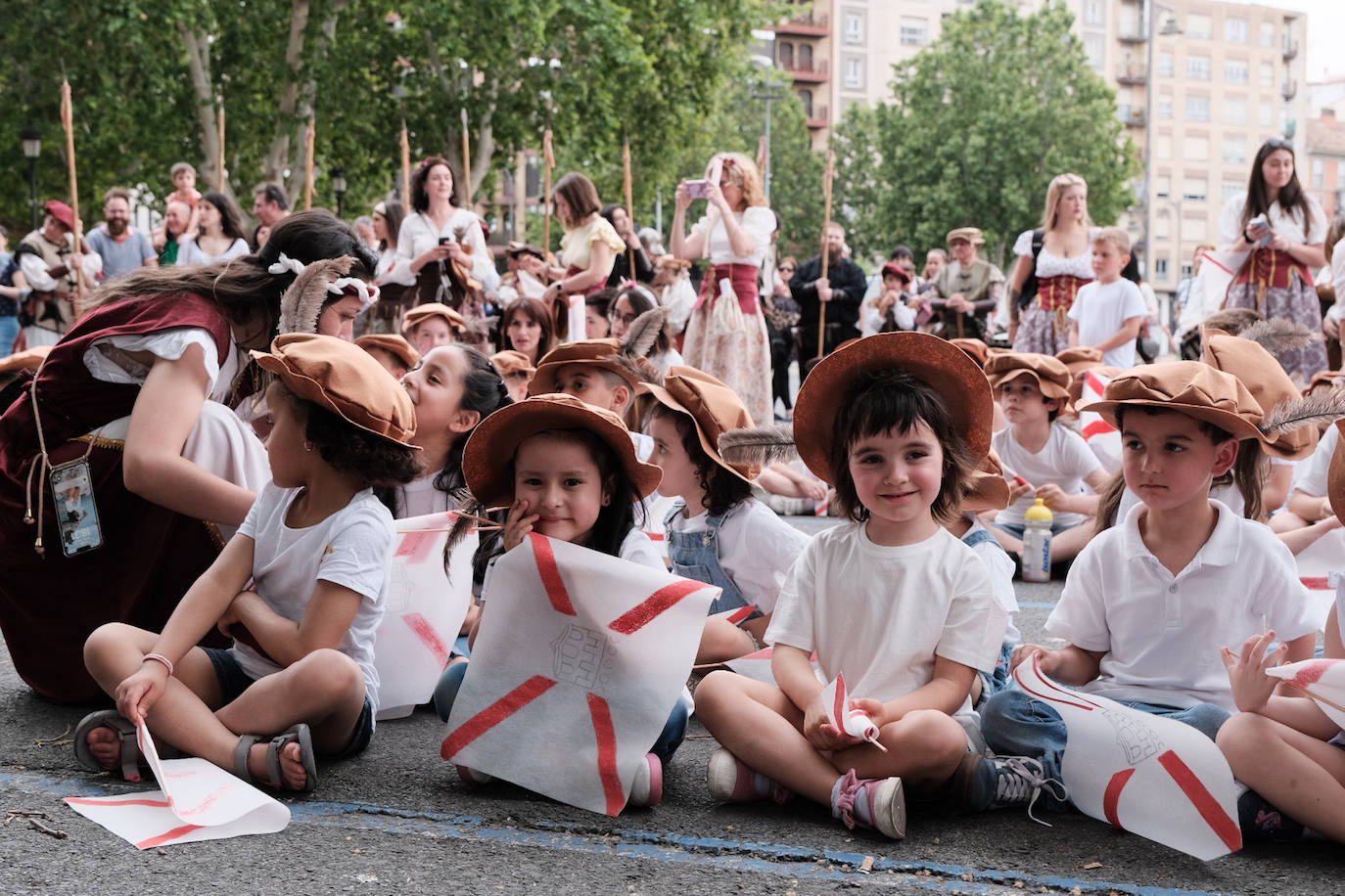 Pregón infantil y bailes renancentistas