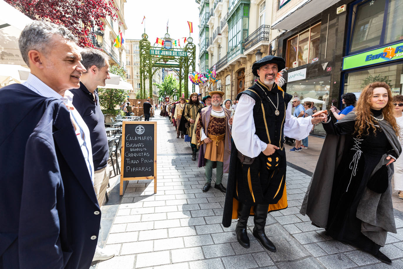 Desfile de Carlos V por las calles de Logroño