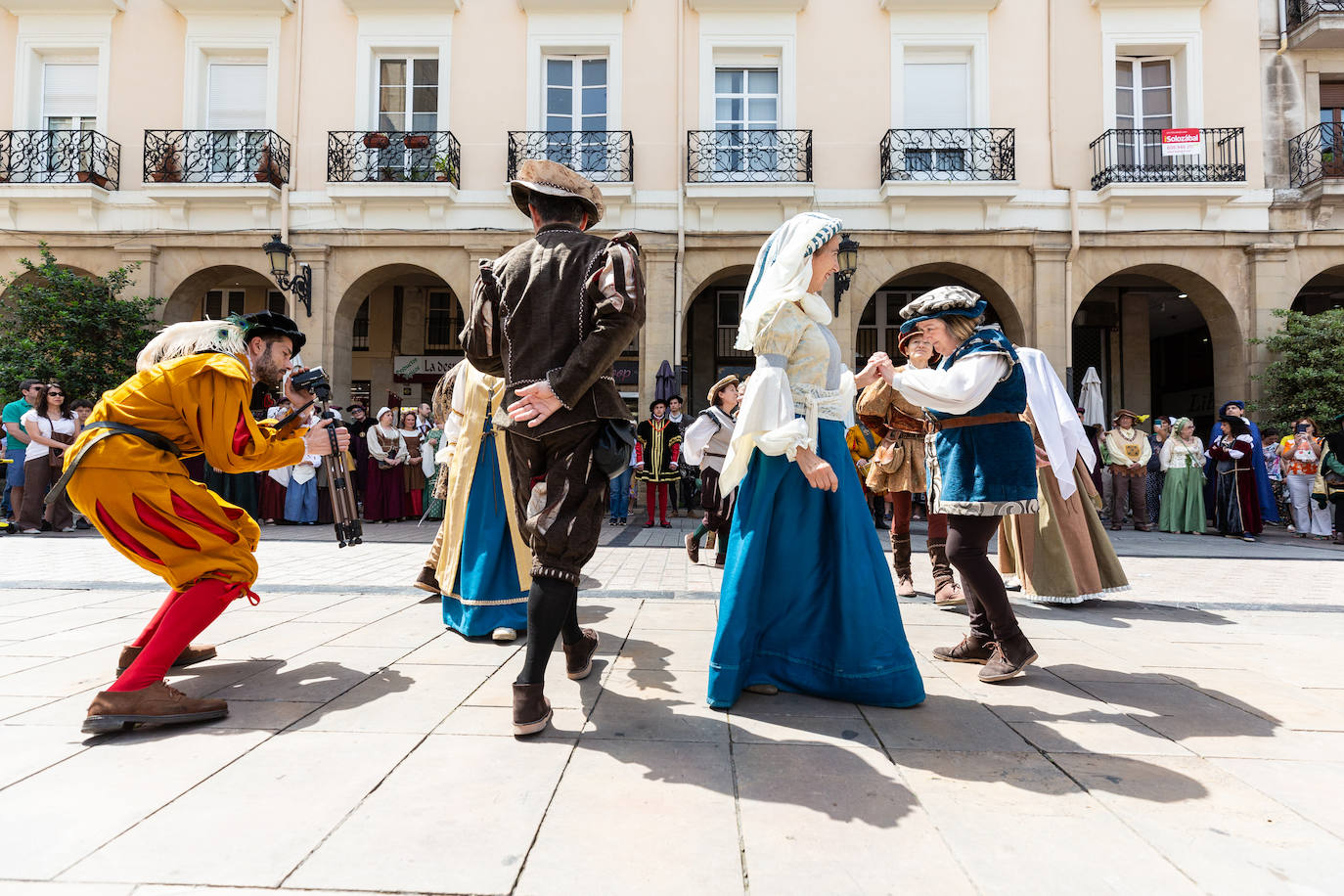 Desfile de Carlos V por las calles de Logroño