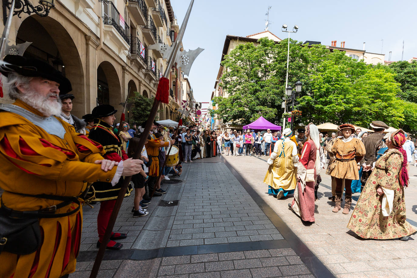 Desfile de Carlos V por las calles de Logroño