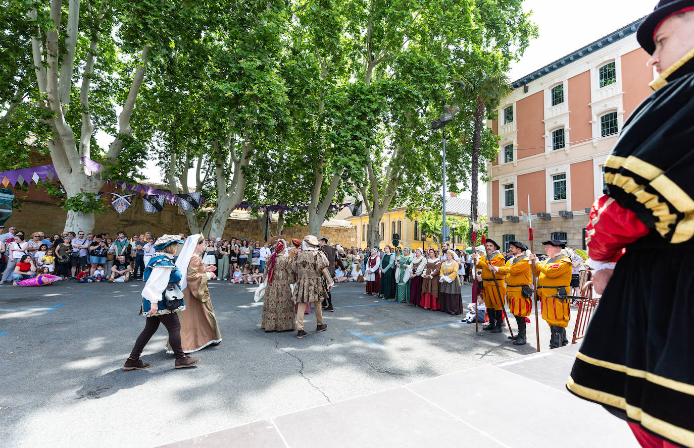 Desfile de Carlos V por las calles de Logroño