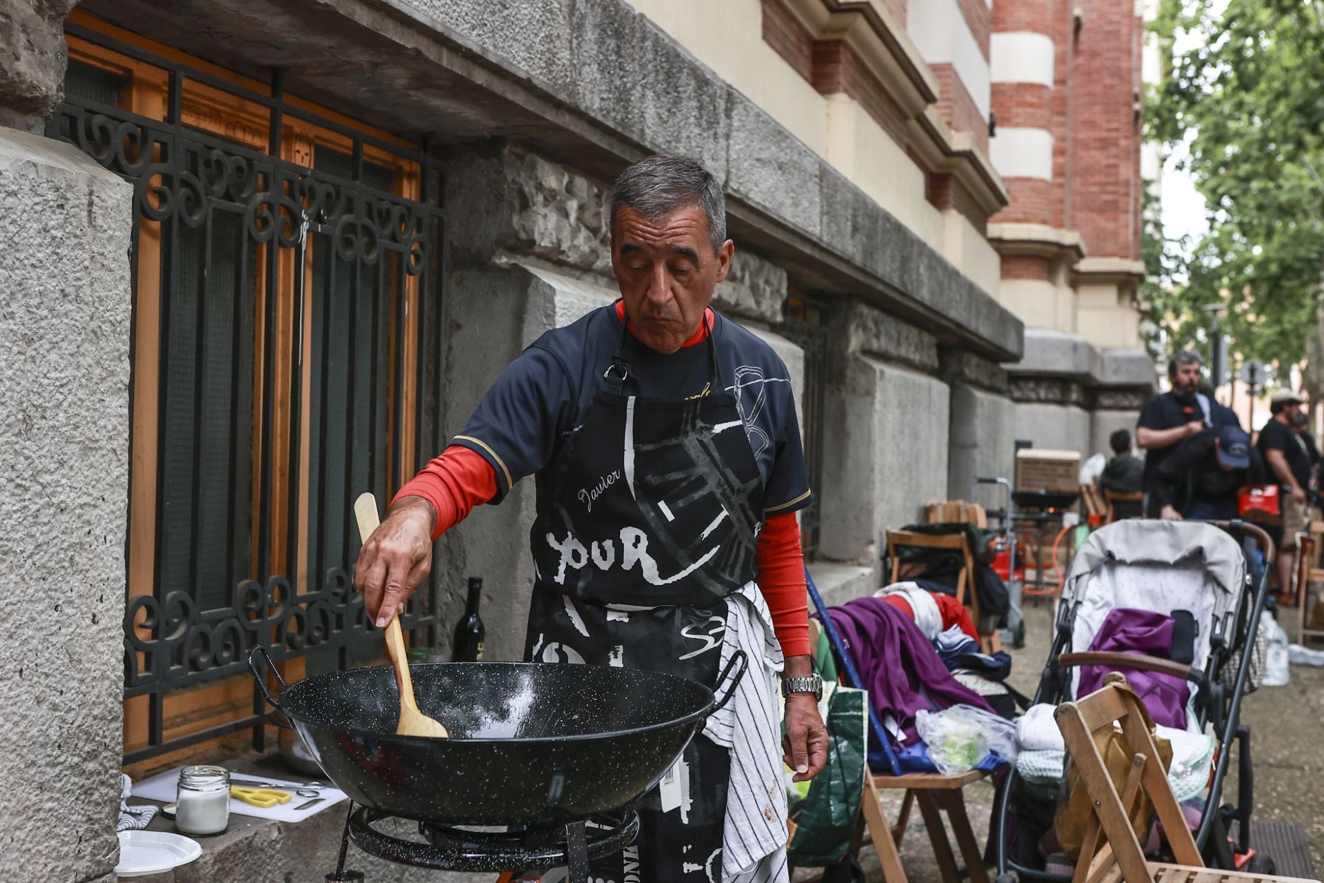 En la plaza del Ayuntamiento la peña La Unión ha montado sus puesto para la degustación