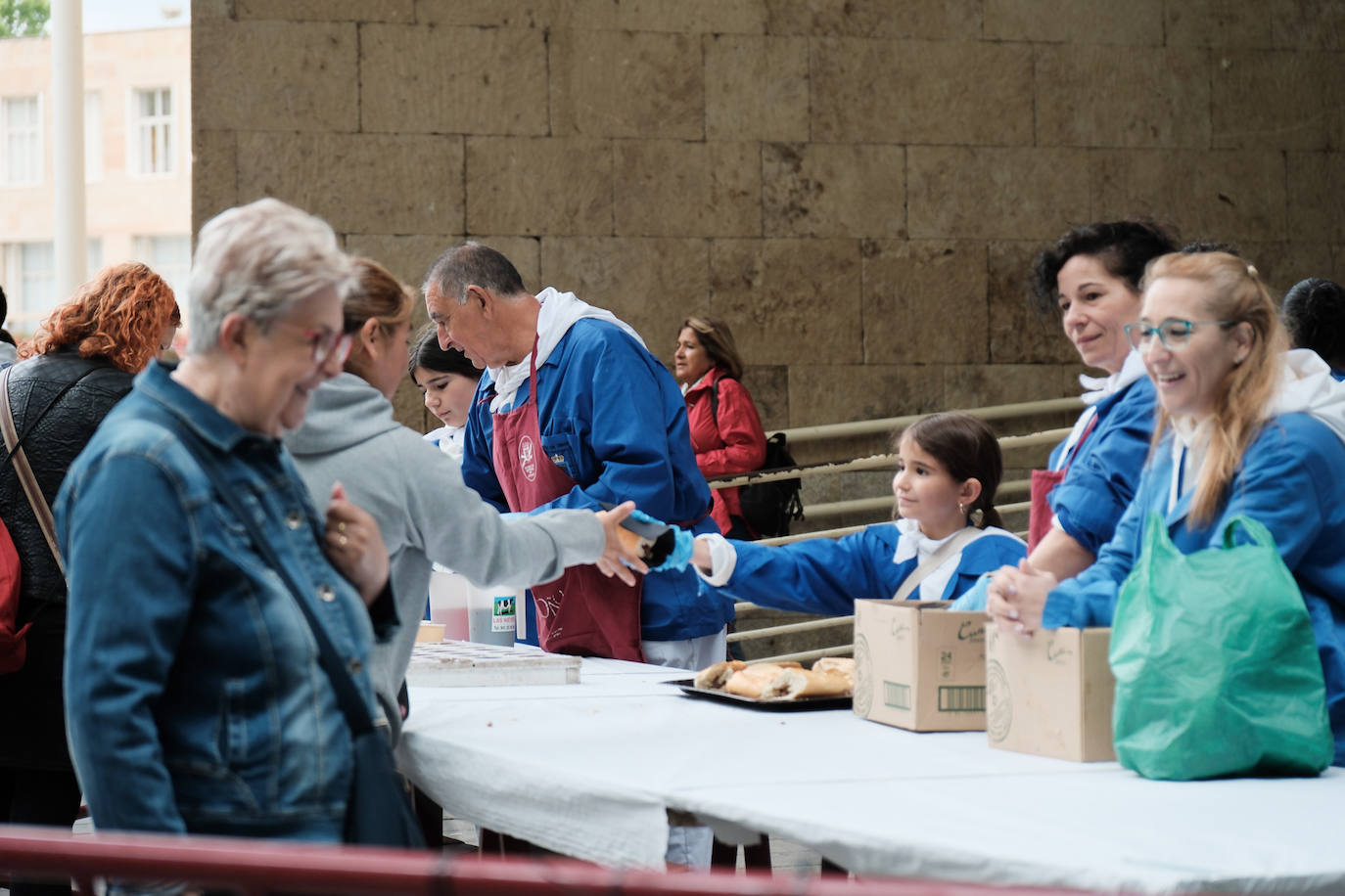 Degustación de chorizo en el Ayuntamiento, por la peña La Unión