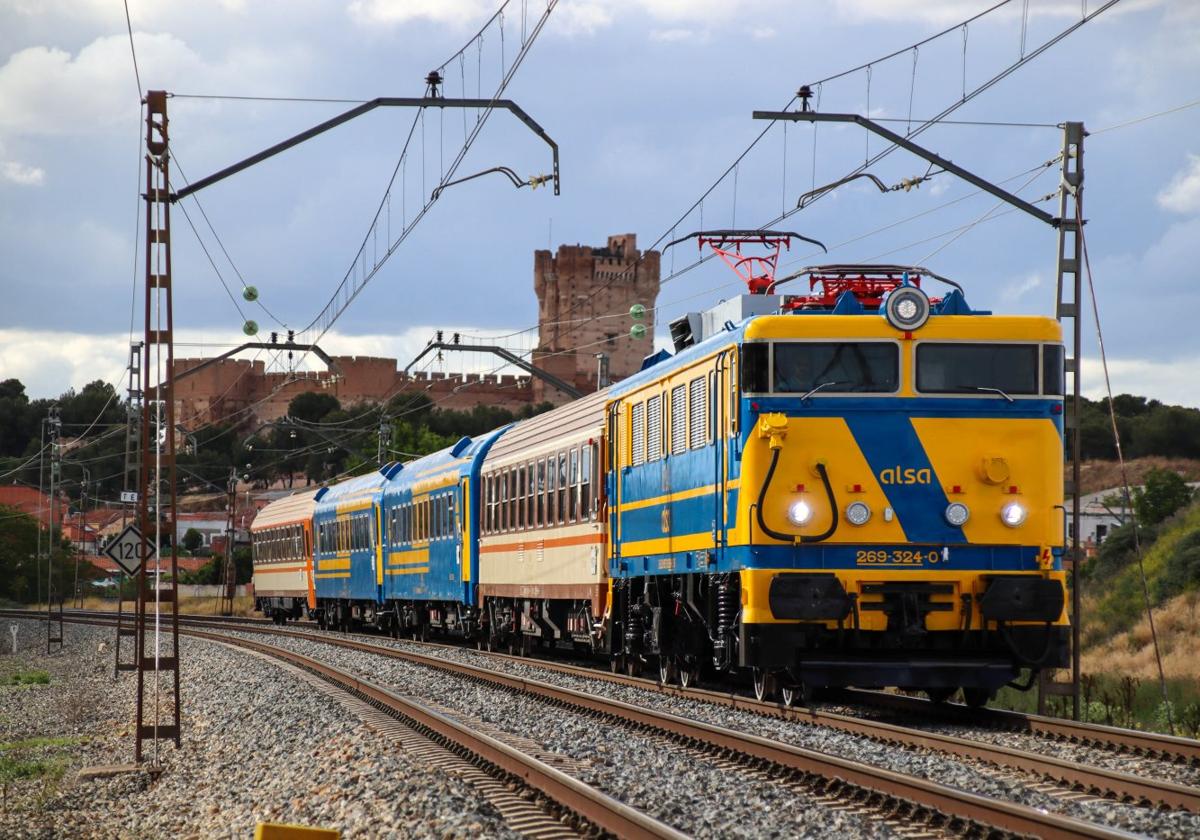 El tren de los 80 que traerá turistas de Madrid y Castilla y León.