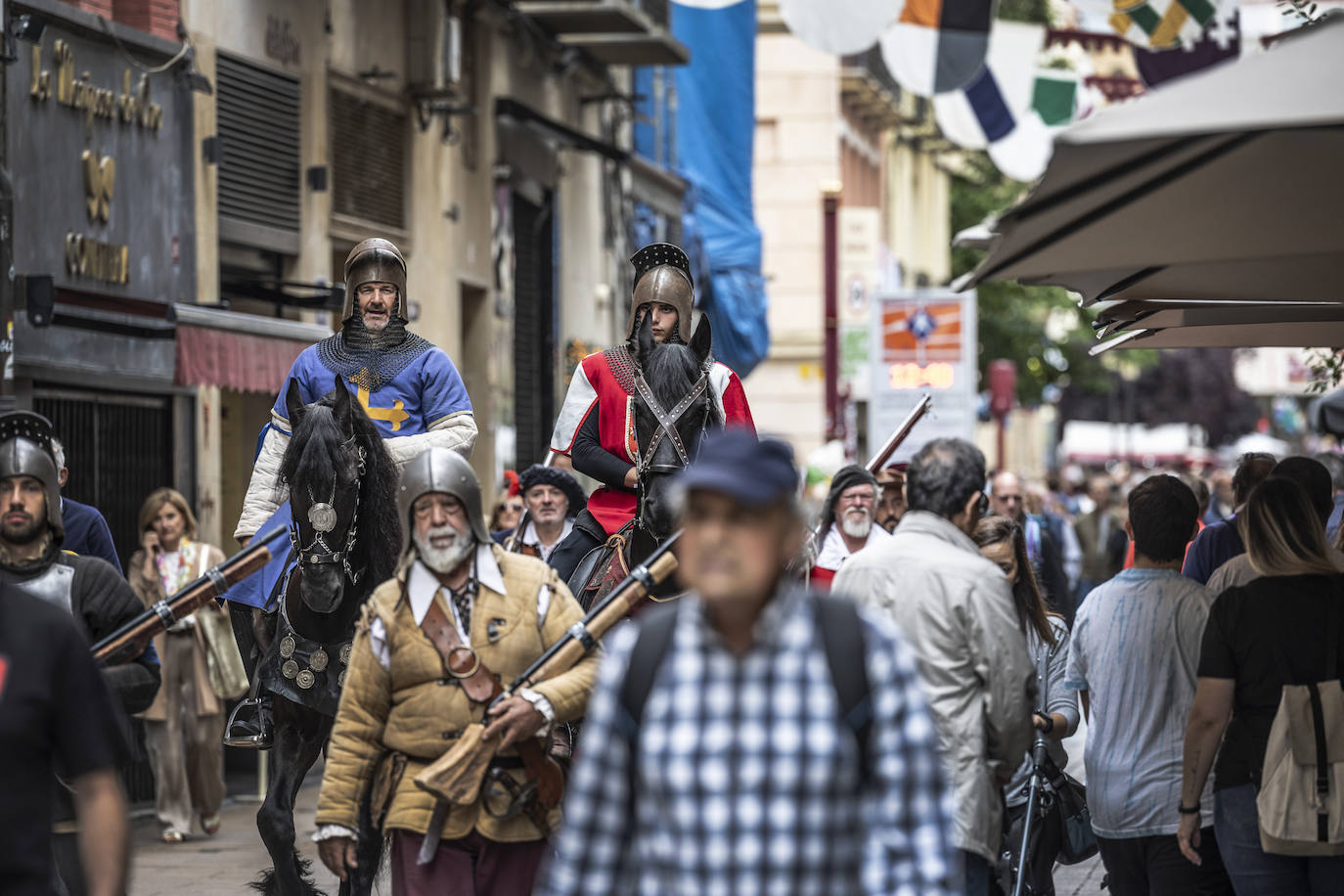 Los logroñeses han disfrutado de los defiles y las representaciones