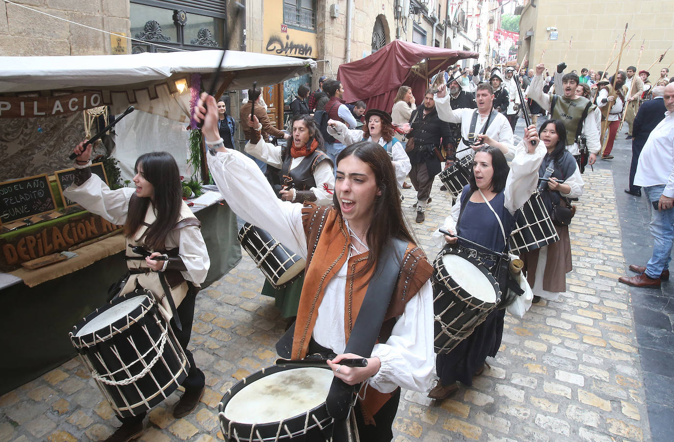 Recreación del campameto de la milicia logroñesa y desfiles por Logroño