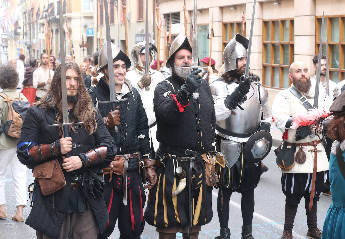 Recreación del campameto de la milicia logroñesa y desfiles por Logroño