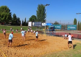 El Ayuntamiento amplía la inversión deportiva para contar con dos pistas de voley playa.