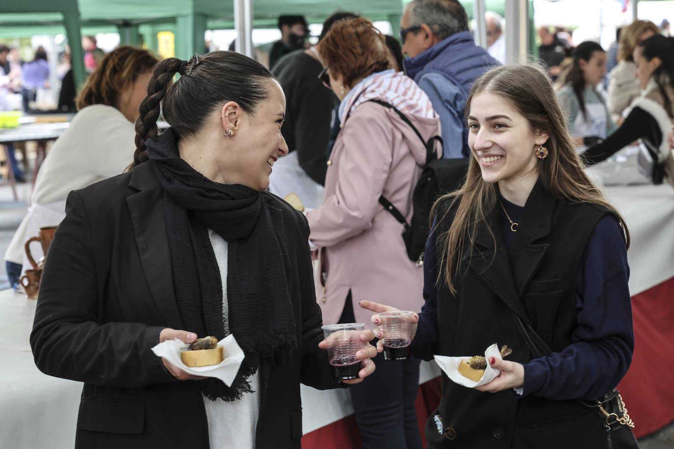 Logroño cumple con la tradición del reparto del pez