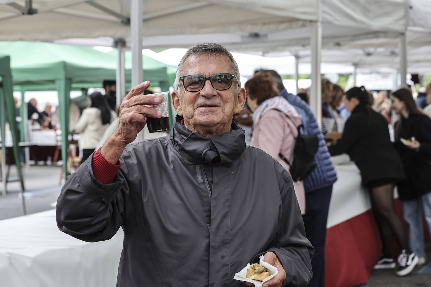 Logroño cumple con la tradición del reparto del pez