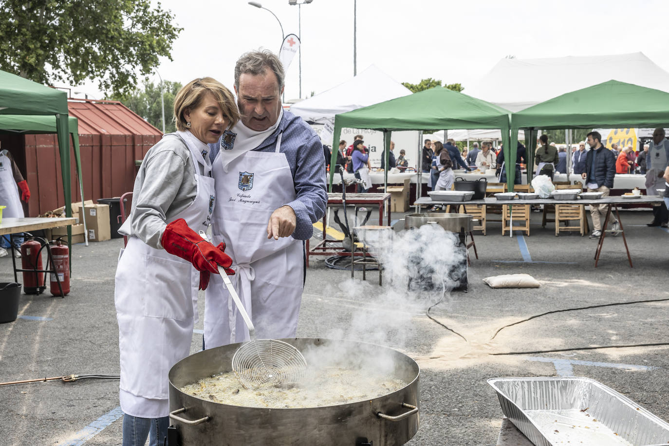 Logroño cumple con la tradición del reparto del pez