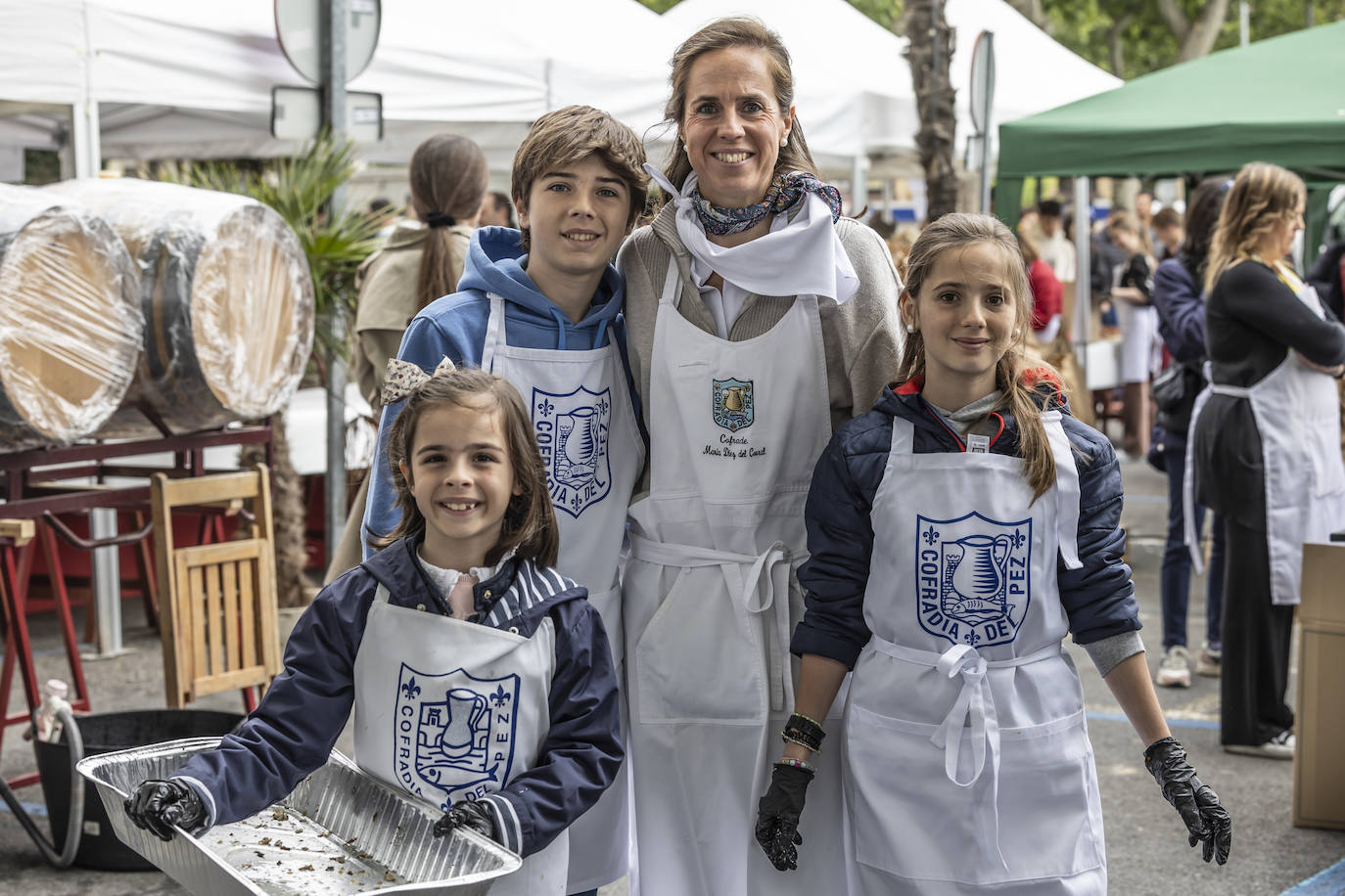 Logroño cumple con la tradición del reparto del pez