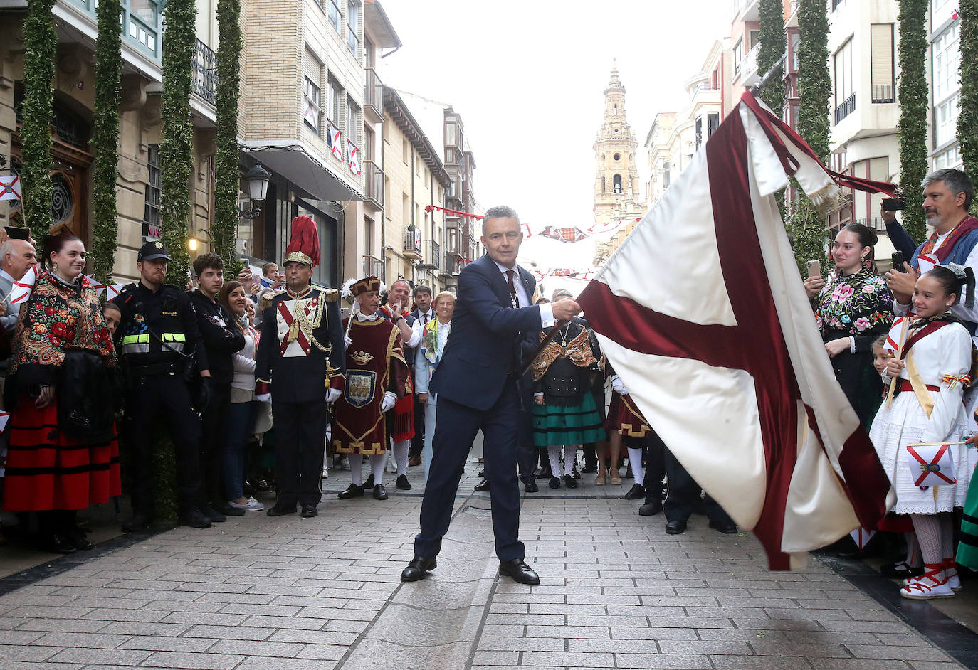 Conrado Escobar se estrena con los banderazos de San Bernabé