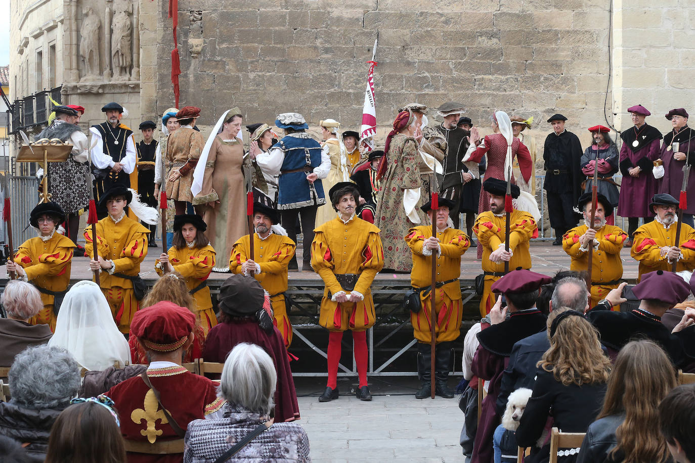 Homenaje a la Ciudad de Logroño. Llegada de Carlos V y entrega de la Flor de Lis al Escudo de Logroño