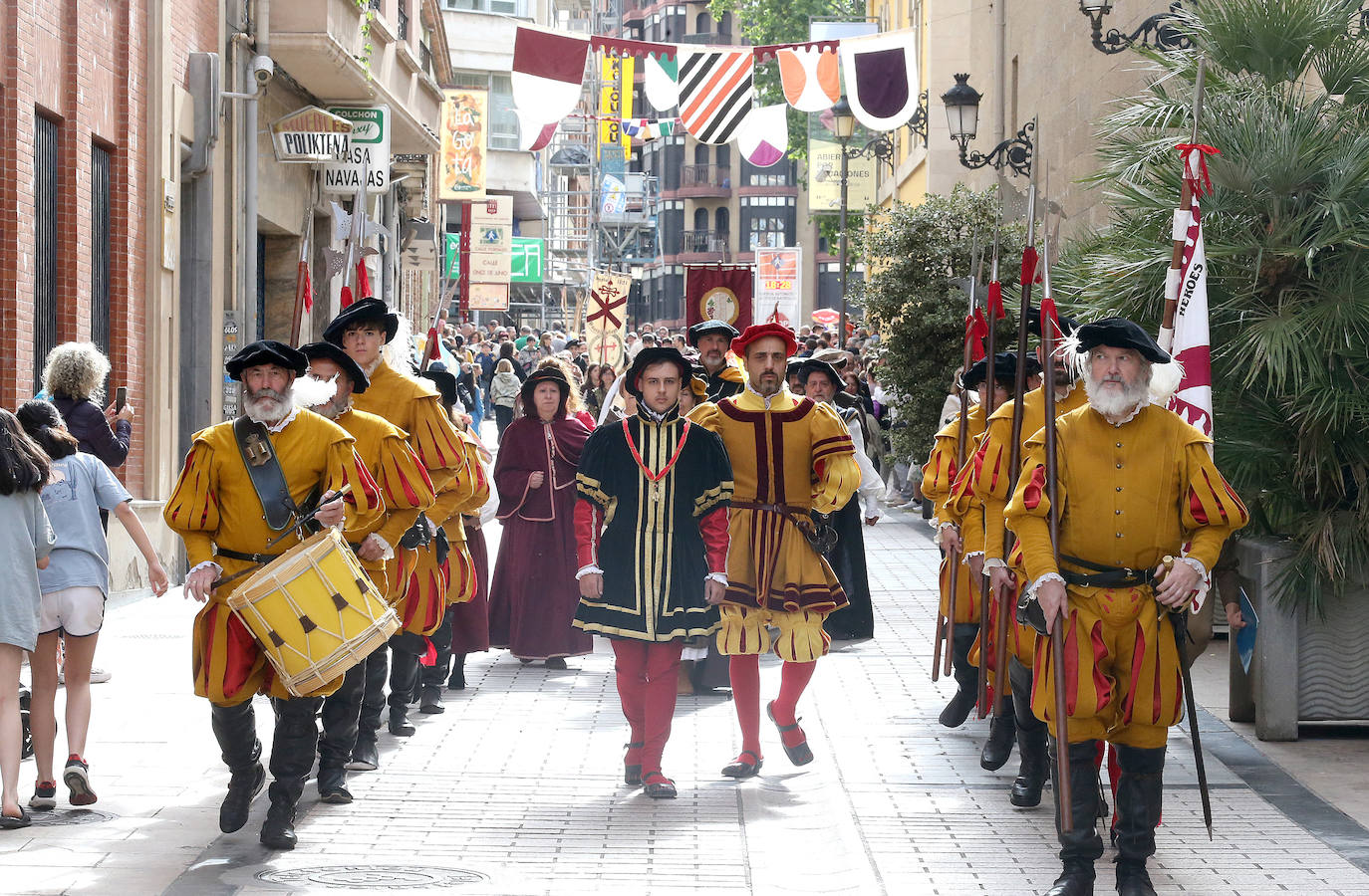 Homenaje a la Ciudad de Logroño. Llegada de Carlos V y entrega de la Flor de Lis al Escudo de Logroño