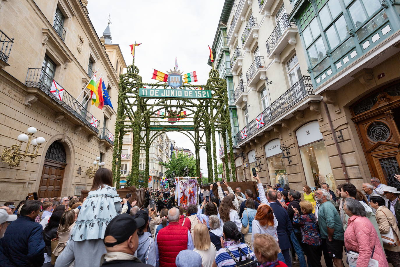 Arco de San Bernabé de este año.