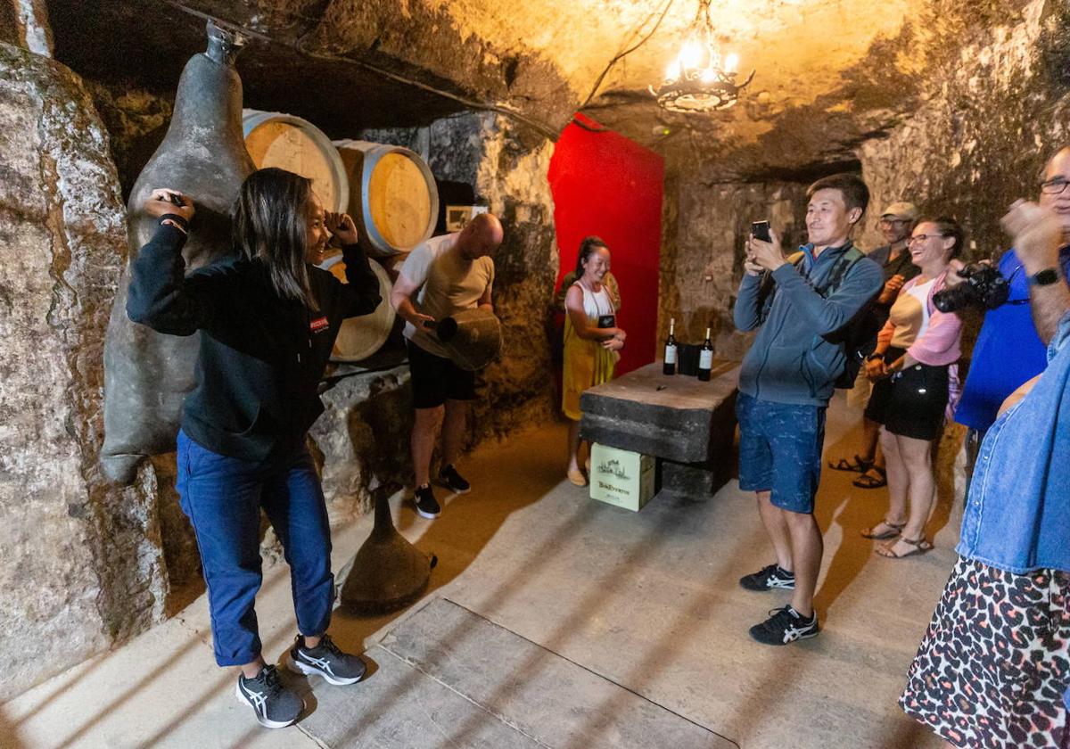 El enoturismo ha crecido de manera notable en los últimos años en la DOCa Rioja y las bodegas cada vez reciben más visitantes.