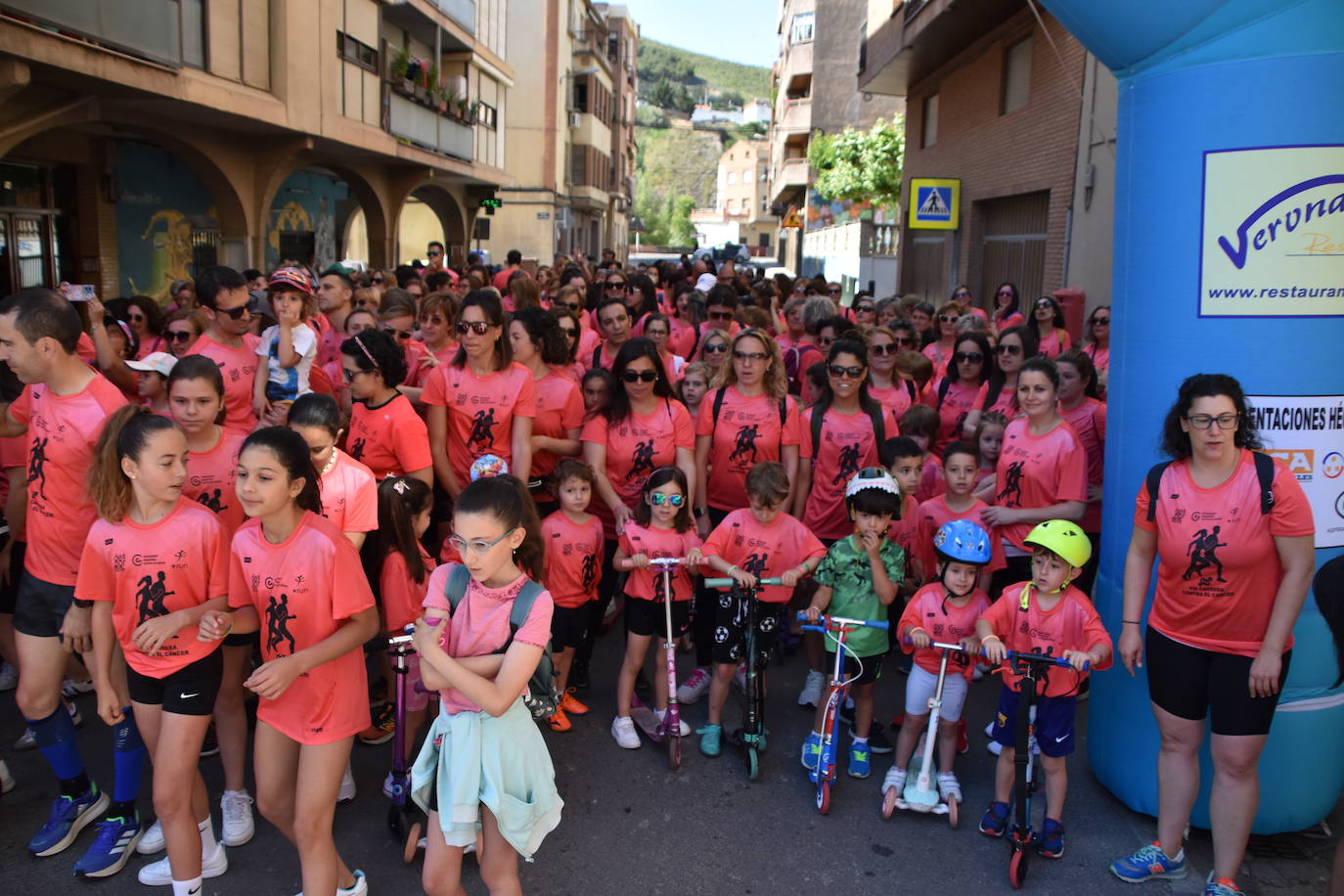 Deporte en la calle y VIII carrera a favor de la AECC en Autol