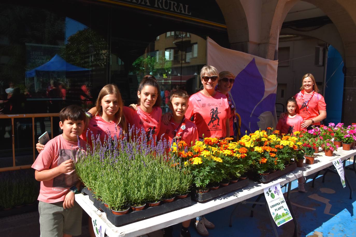 Deporte en la calle y VIII carrera a favor de la AECC en Autol