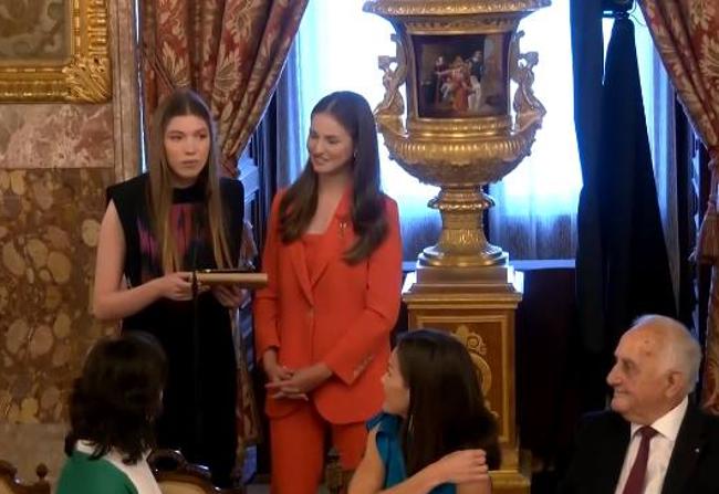 Reinares, junto a Letizia, durante el brindis.