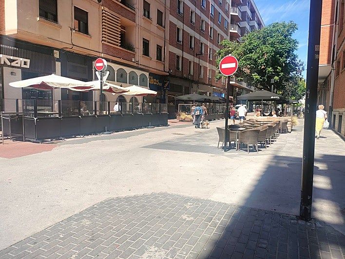 Terrazas en Doctores Castroviejo, en la zona de las Cien Tiendas.