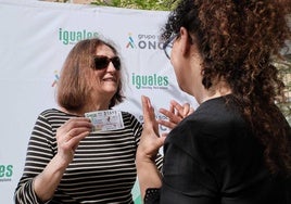 Inmaculada Guillén junto con Montaña Anaya, mediadora comunicativa.