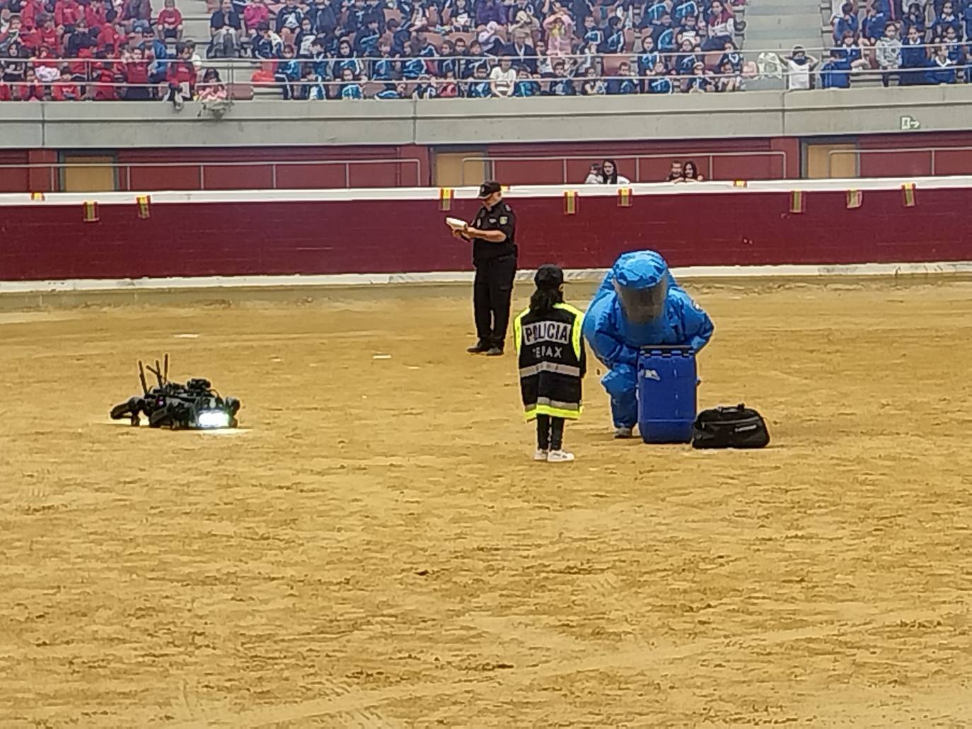 Exhibición de la Policía Nacional para niños en La Ribera