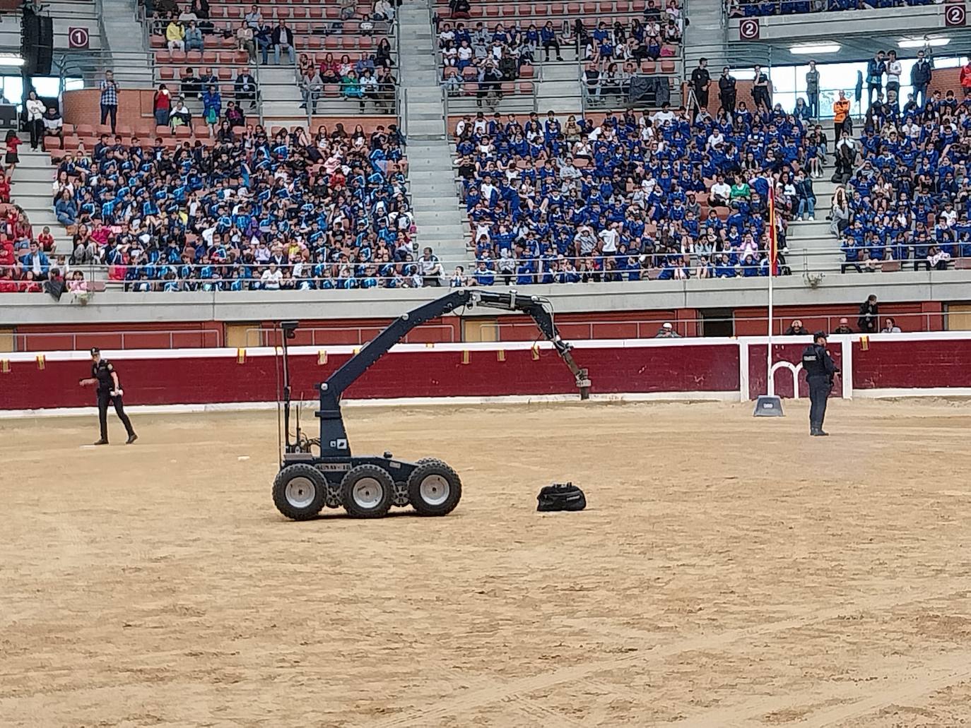 Exhibición de la Policía Nacional para niños en La Ribera