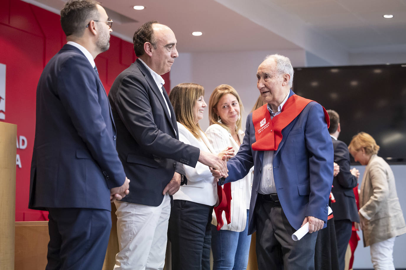 Graduación de adultos en la Universidad de la Experiencia