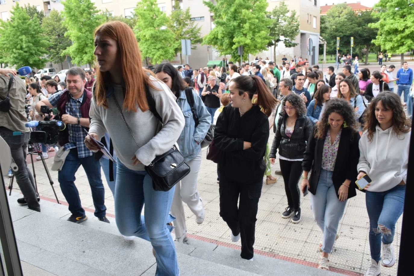 Cientos de aspirantes, en las oposiciones de Educación