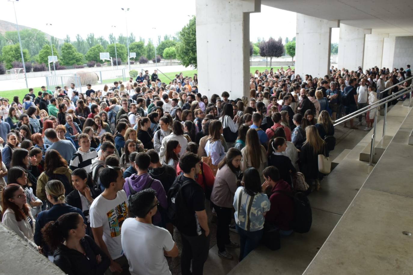 Cientos de aspirantes, en las oposiciones de Educación