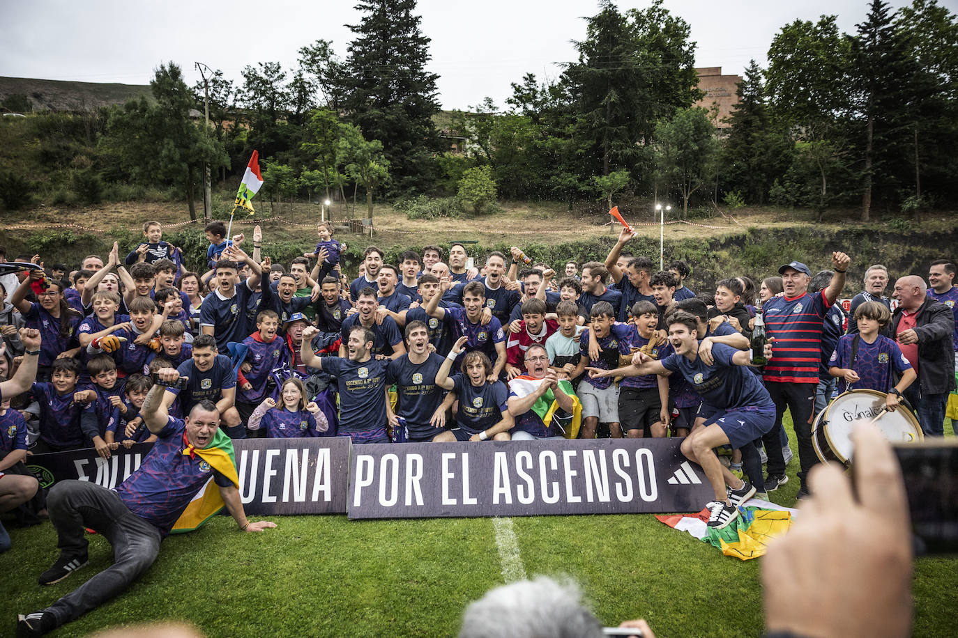 Anguiano celebra el ascenso de su equipo a Segunda Federación