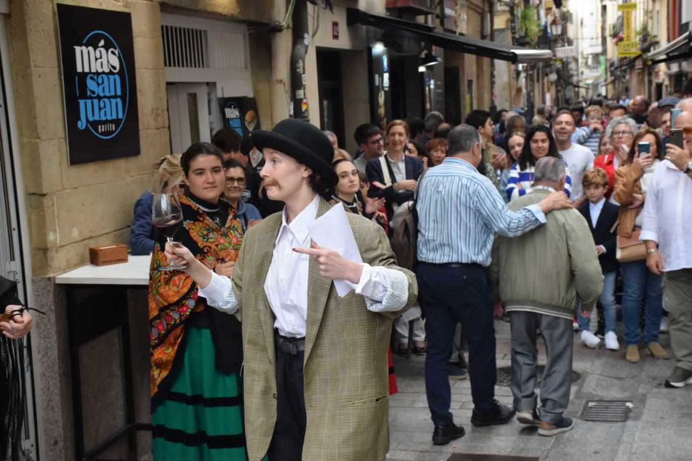 La calle San Juan ya está de fiesta