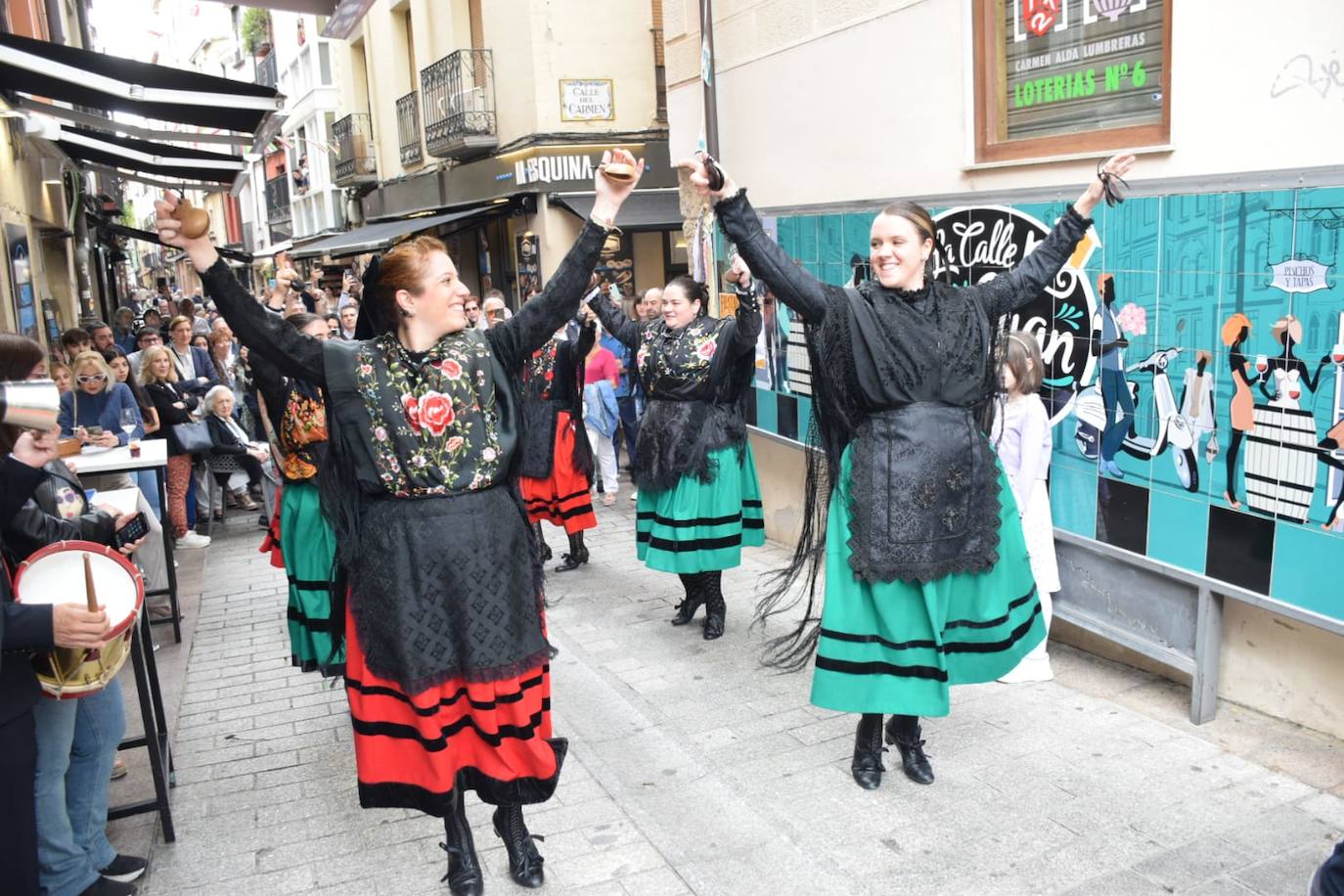 La calle San Juan ya está de fiesta