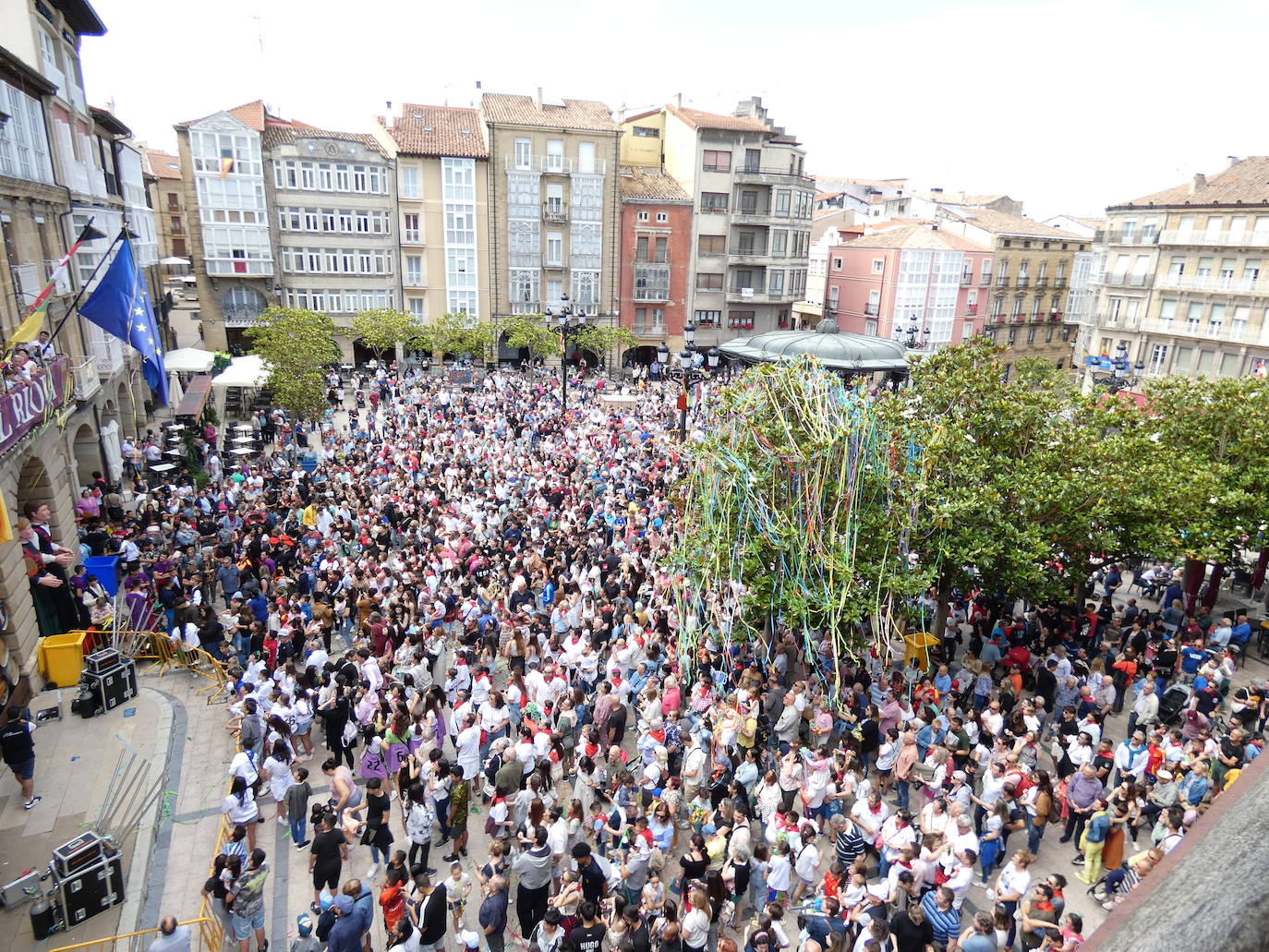 El disparo del cohete en Haro, en imágenes