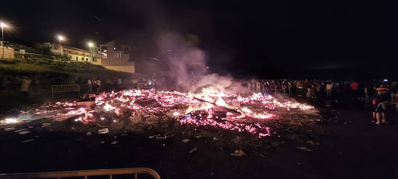 Las hogueras de San Juan arden en toda La Rioja