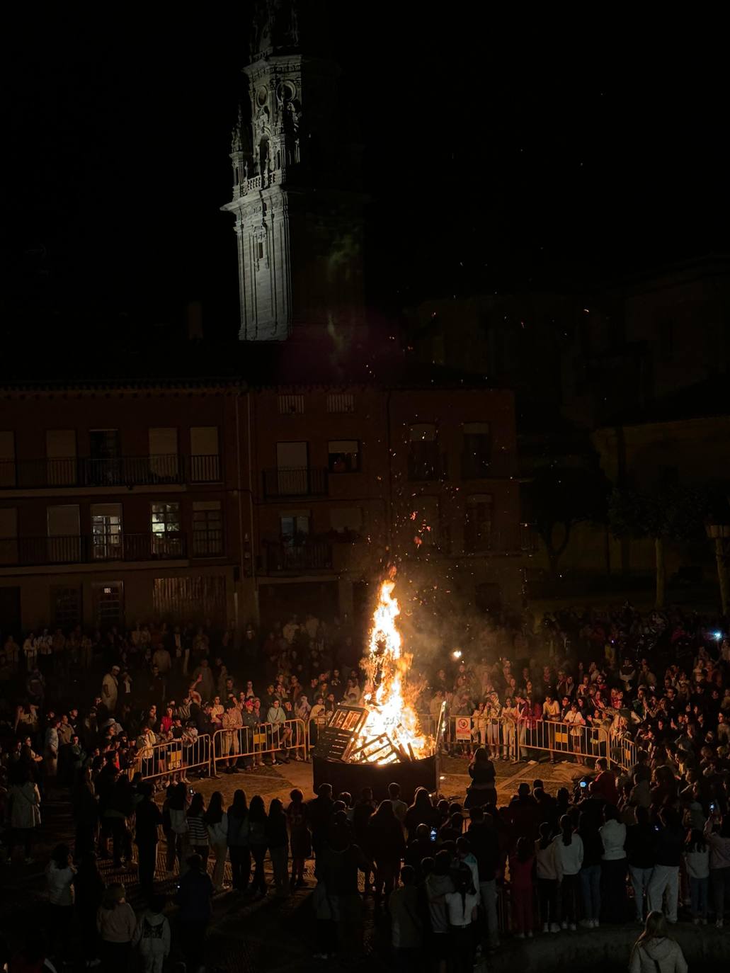Las hogueras de San Juan arden en toda La Rioja