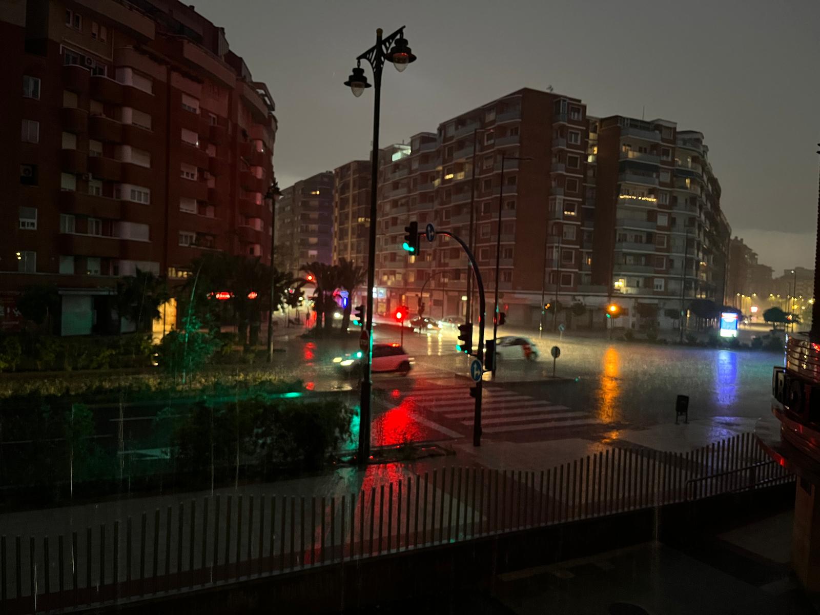 Una intensa tormenta descarga sobre Logroño
