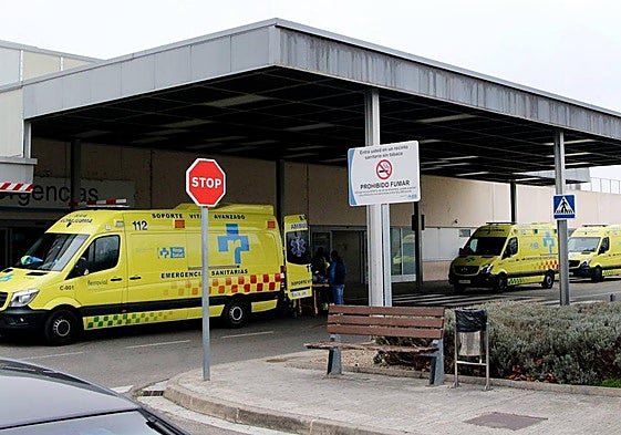 Puerta de Urgencias del San Pedro, en una imagen de archivo.