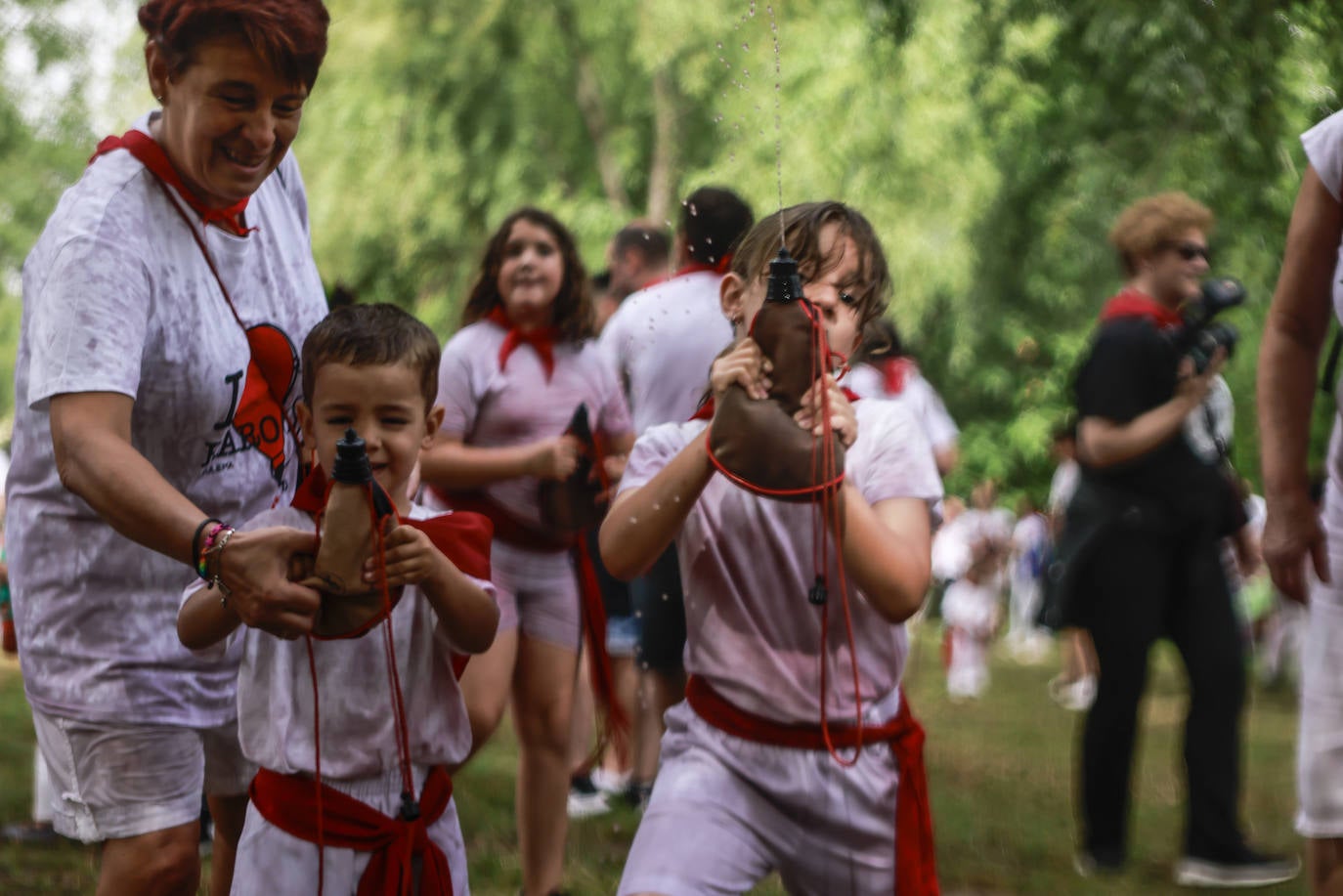 La Batalla del Vino infantil, en imágenes