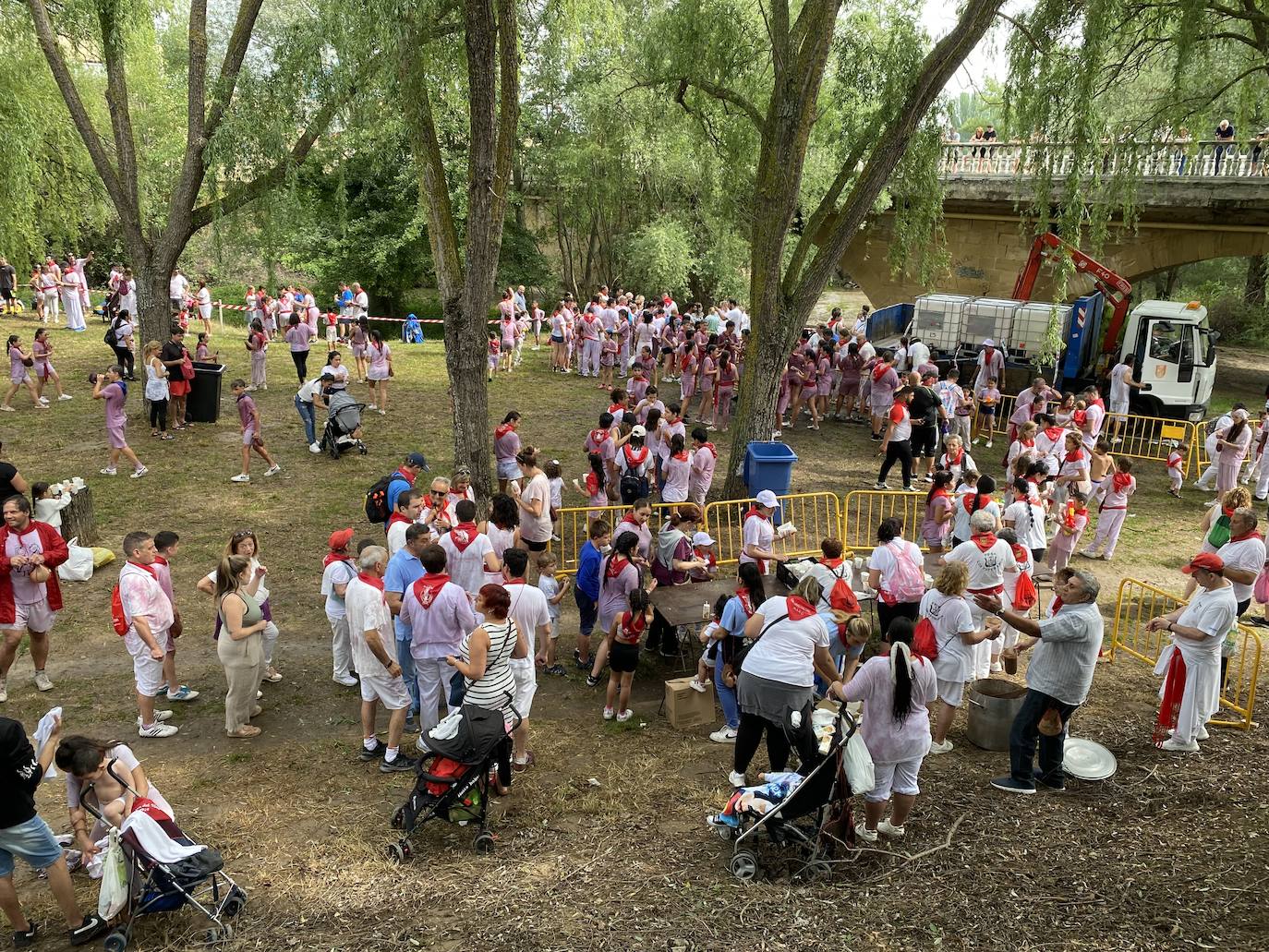 La Batalla del Vino infantil, en imágenes