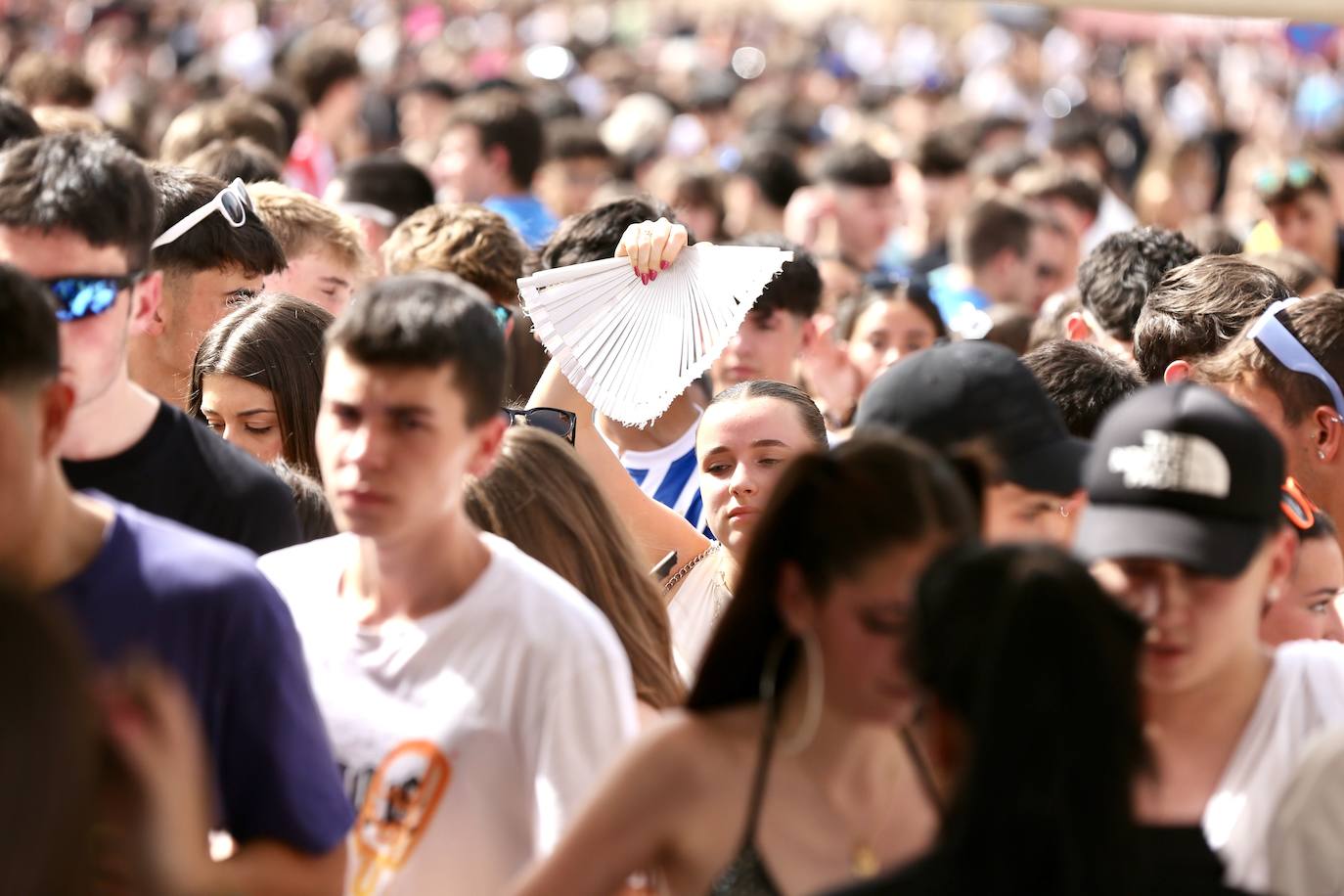 Inauguración de Holika con Raul Clyde como sorpresa