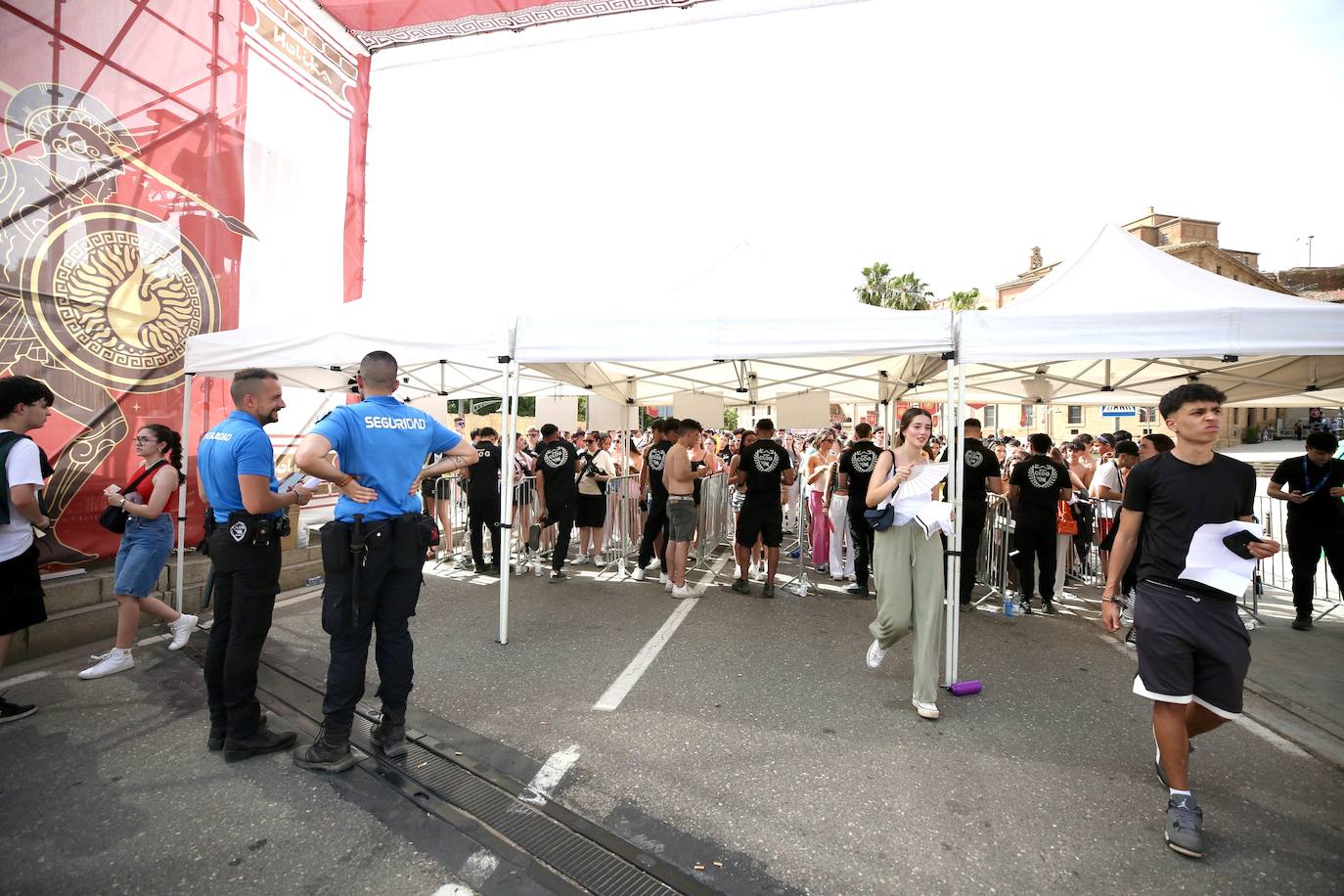 Inauguración de Holika con Raul Clyde como sorpresa