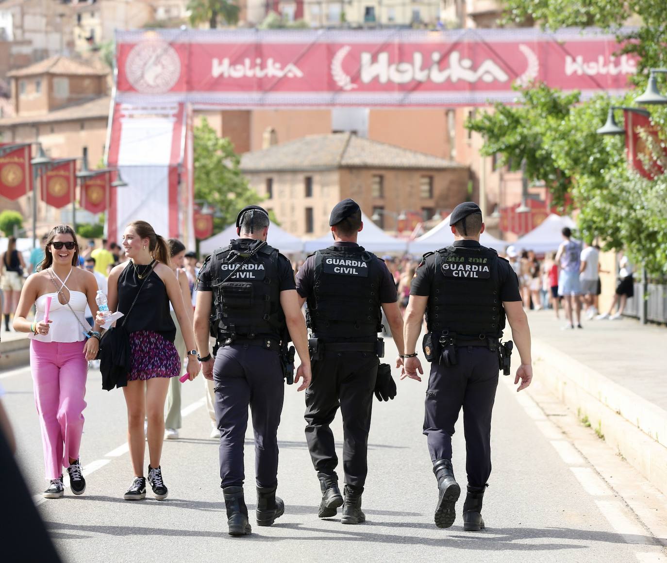 Inauguración de Holika con Raul Clyde como sorpresa