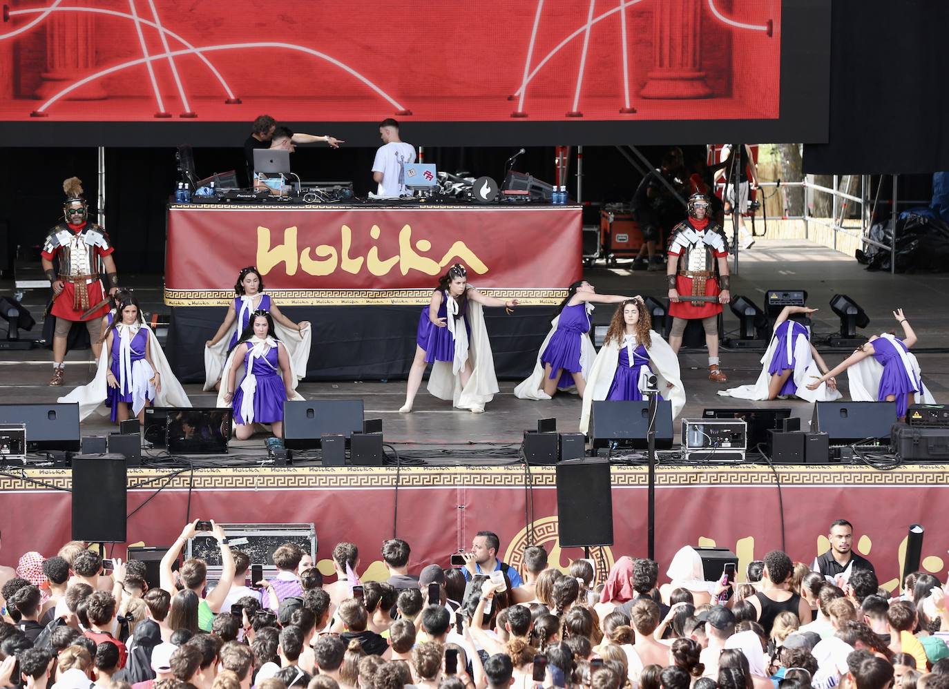 Inauguración de Holika con Raul Clyde como sorpresa