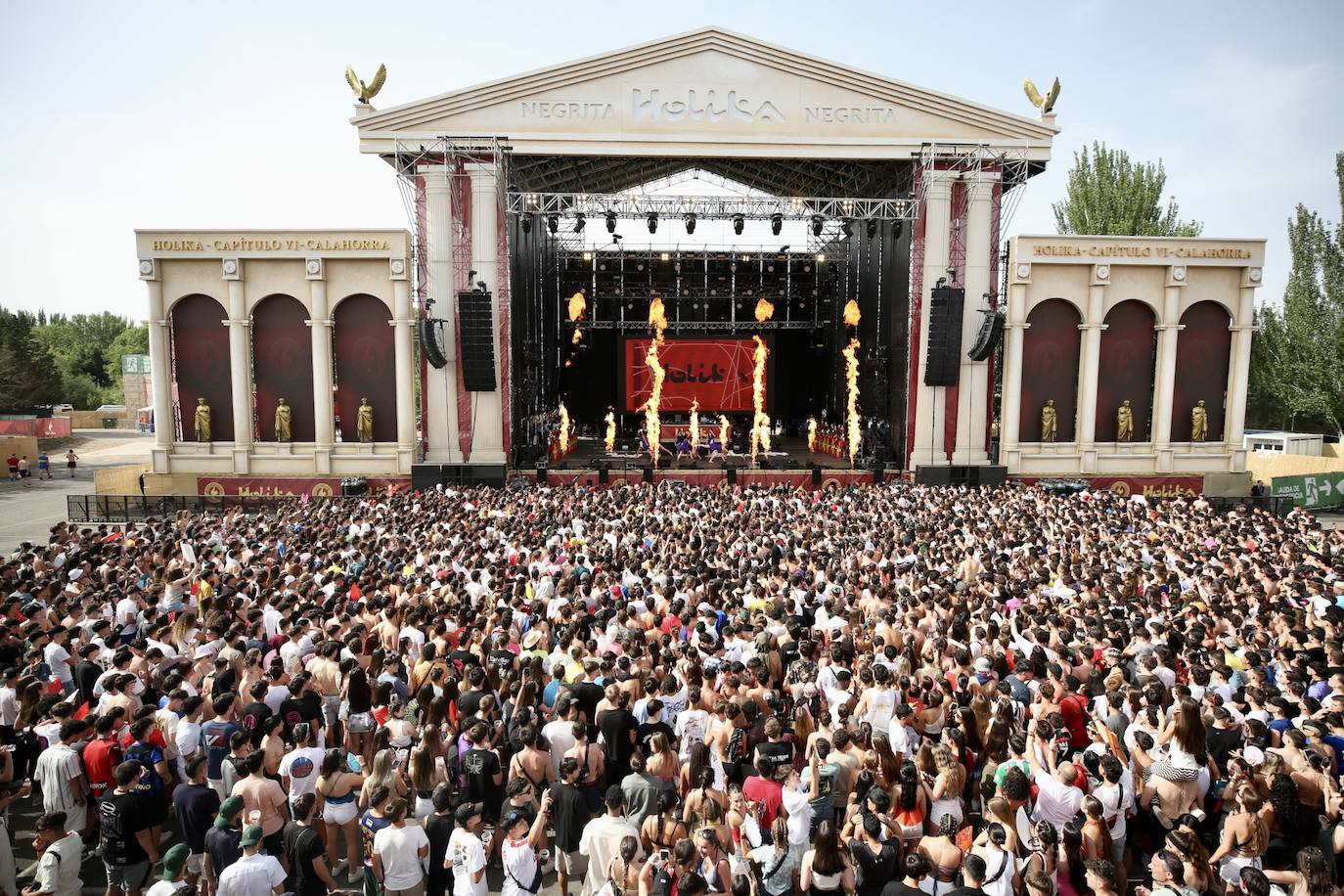 Inauguración de Holika con Raul Clyde como sorpresa