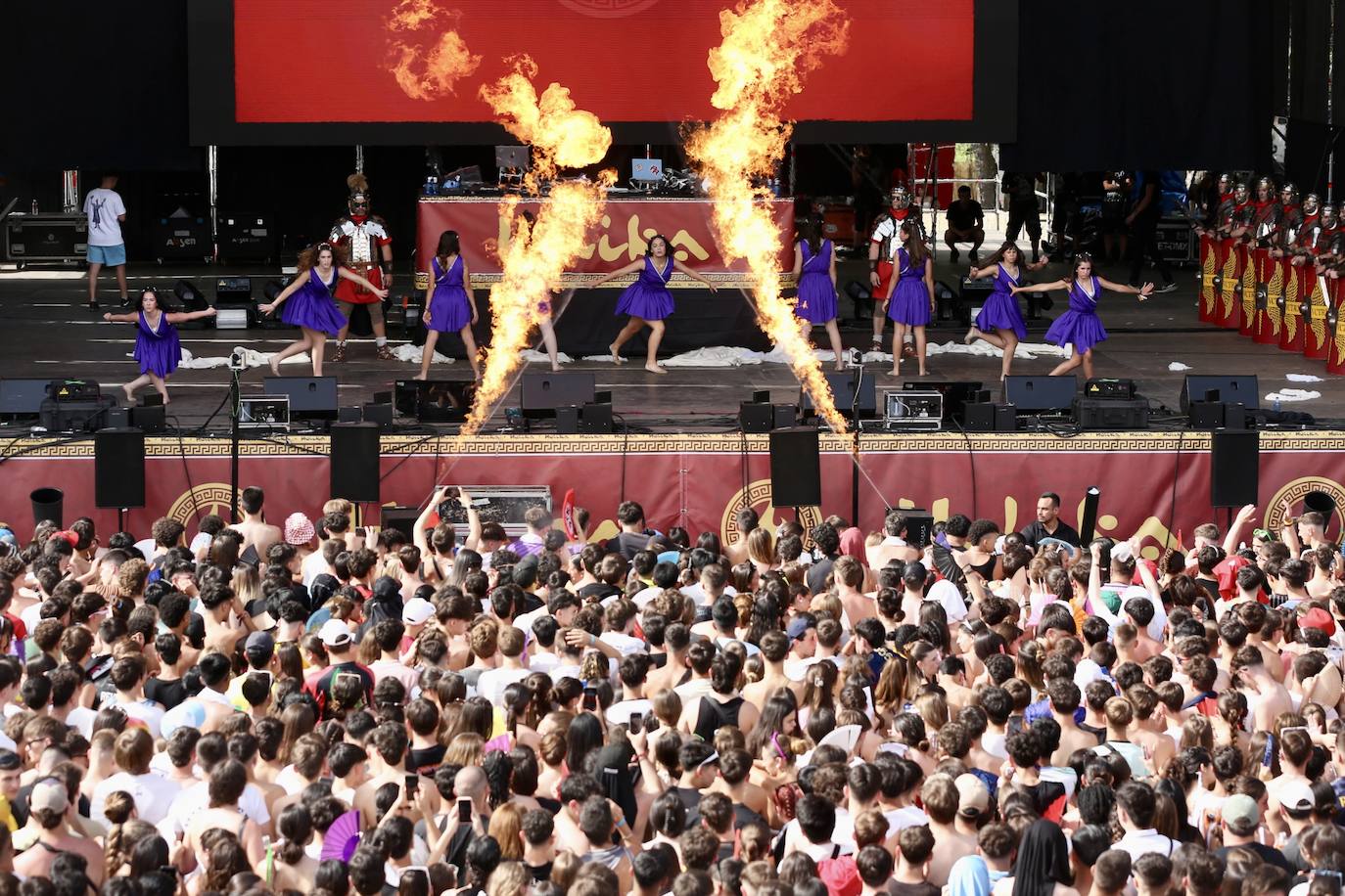 Inauguración de Holika con Raul Clyde como sorpresa