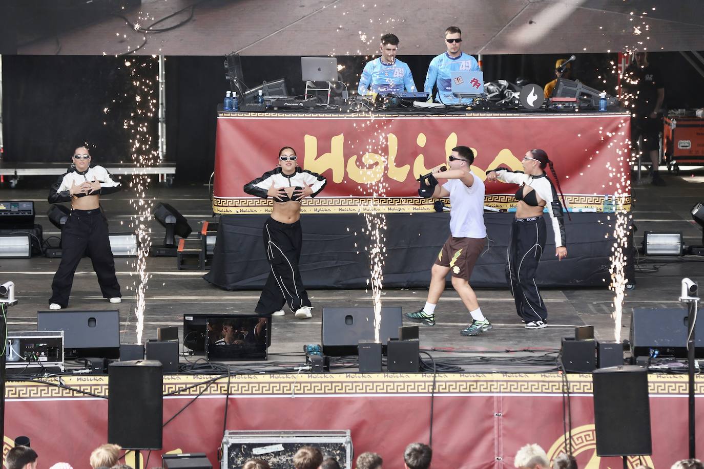 Inauguración de Holika con Raul Clyde como sorpresa