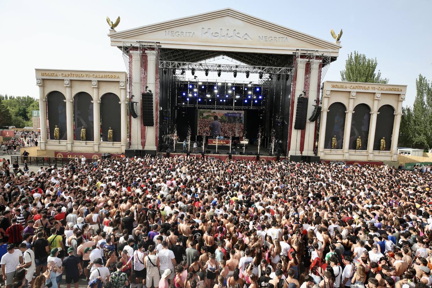 Inauguración de Holika con Raul Clyde como sorpresa